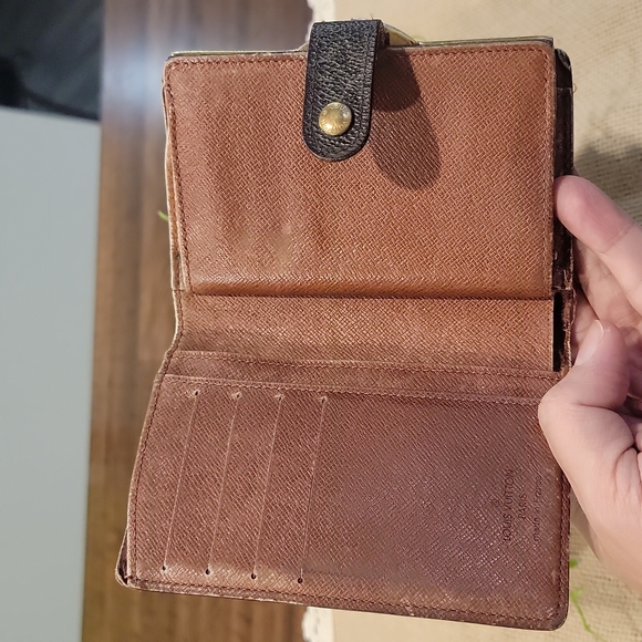 Authentic Louis Vuitton kisslock wallet - Picture 7 of 9